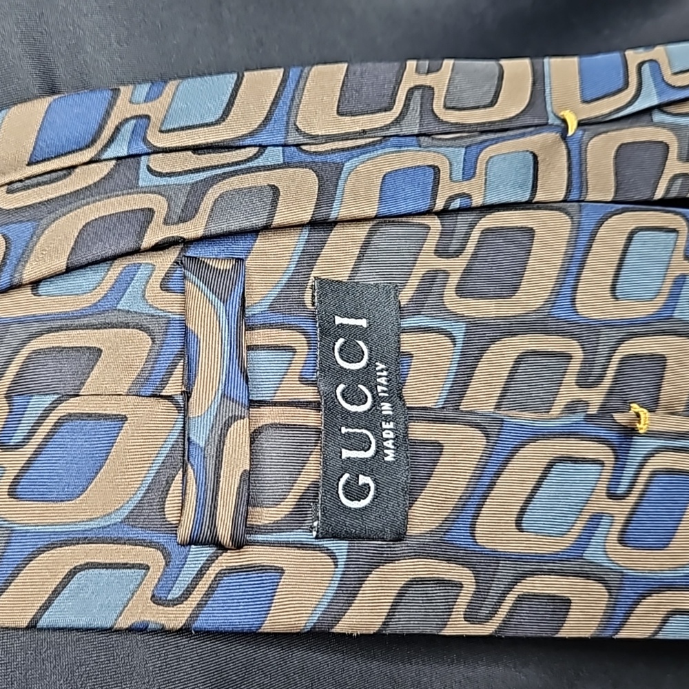 GUCCI VINTAGE ITALIAN GEOMETRIC SILK TIE IN BLACK WITH MULTICOLORS - Picture 8 of 9